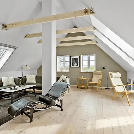 5 Bedroom Gorgeous In Holiday home